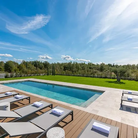 Verdante Villa *