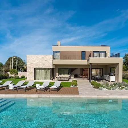 Verdante Villa